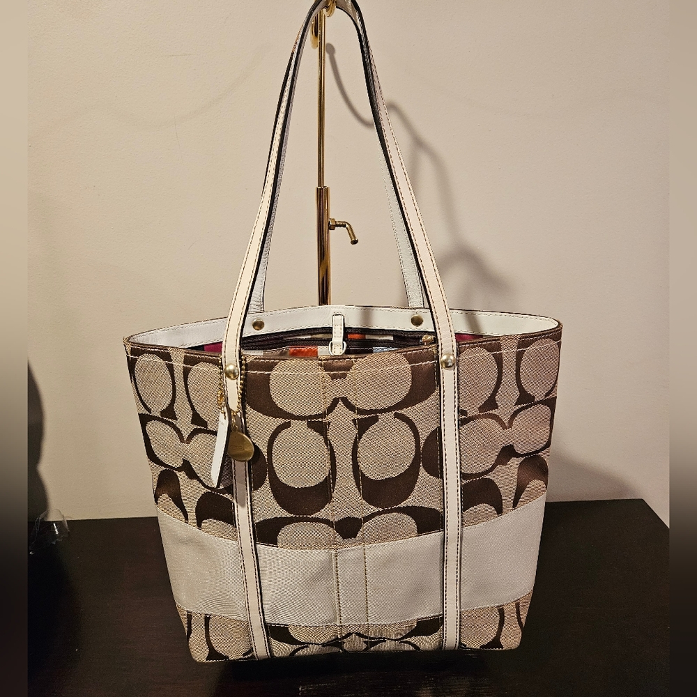 EUC Coach Signature Tote with legacy interior